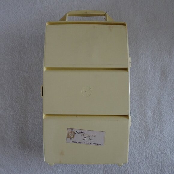 MCM Sewing Box Filled With VTG Thread & Notions William Thomas Plastic Latched - Picture 10 of 11